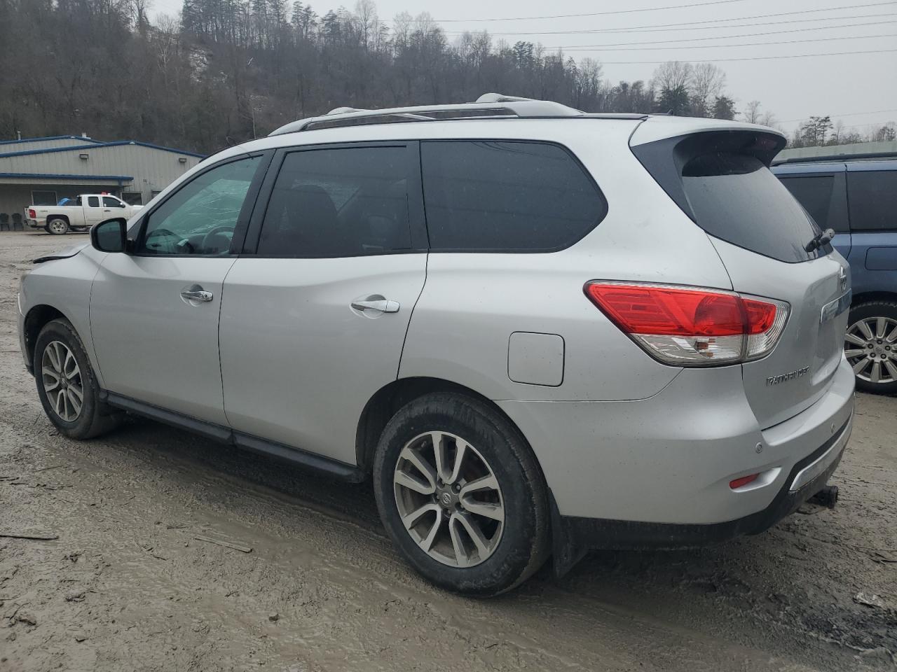 2013 Nissan Pathfinder - Image 2