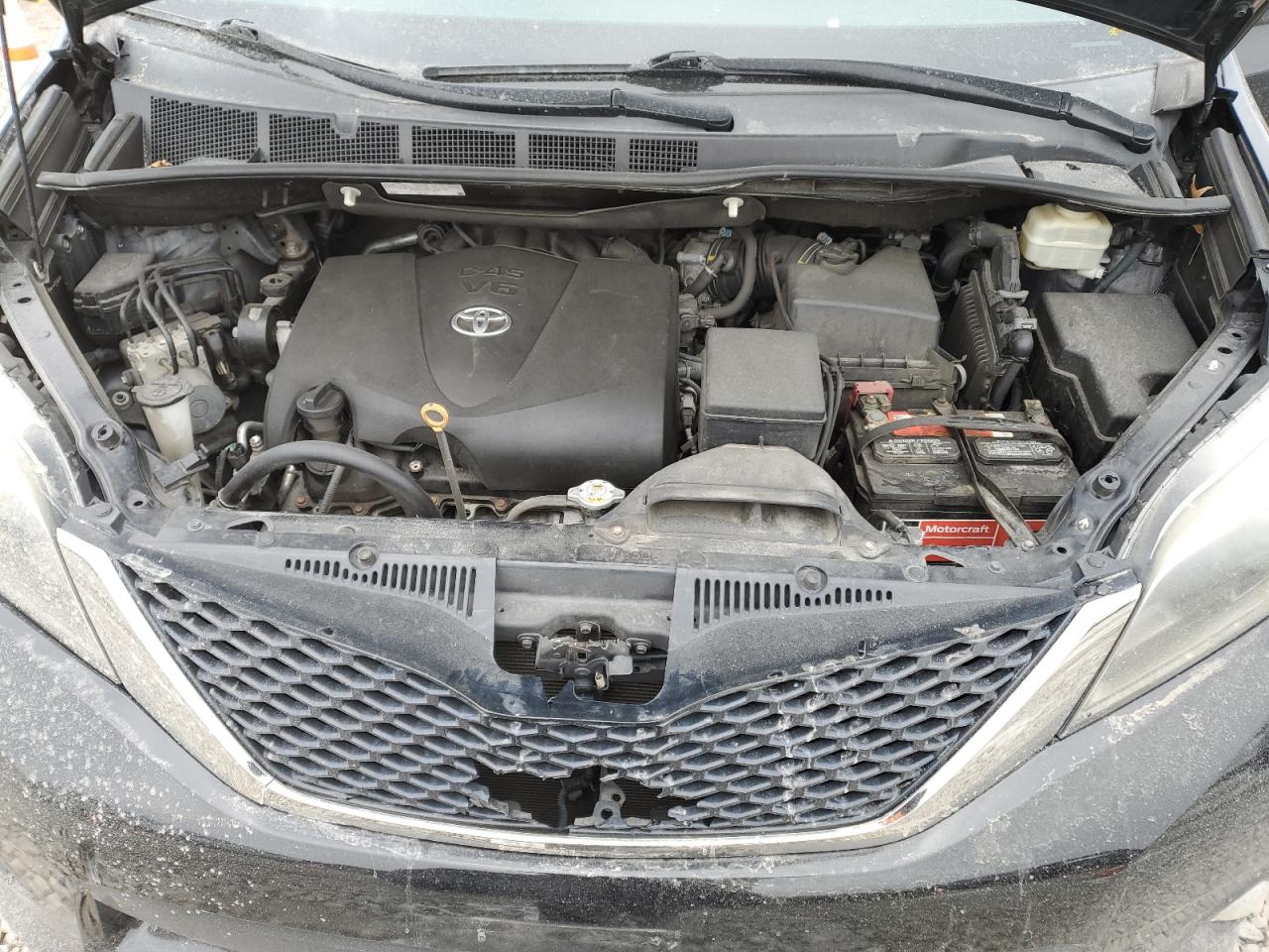 2017 Toyota Sienna - Image 12