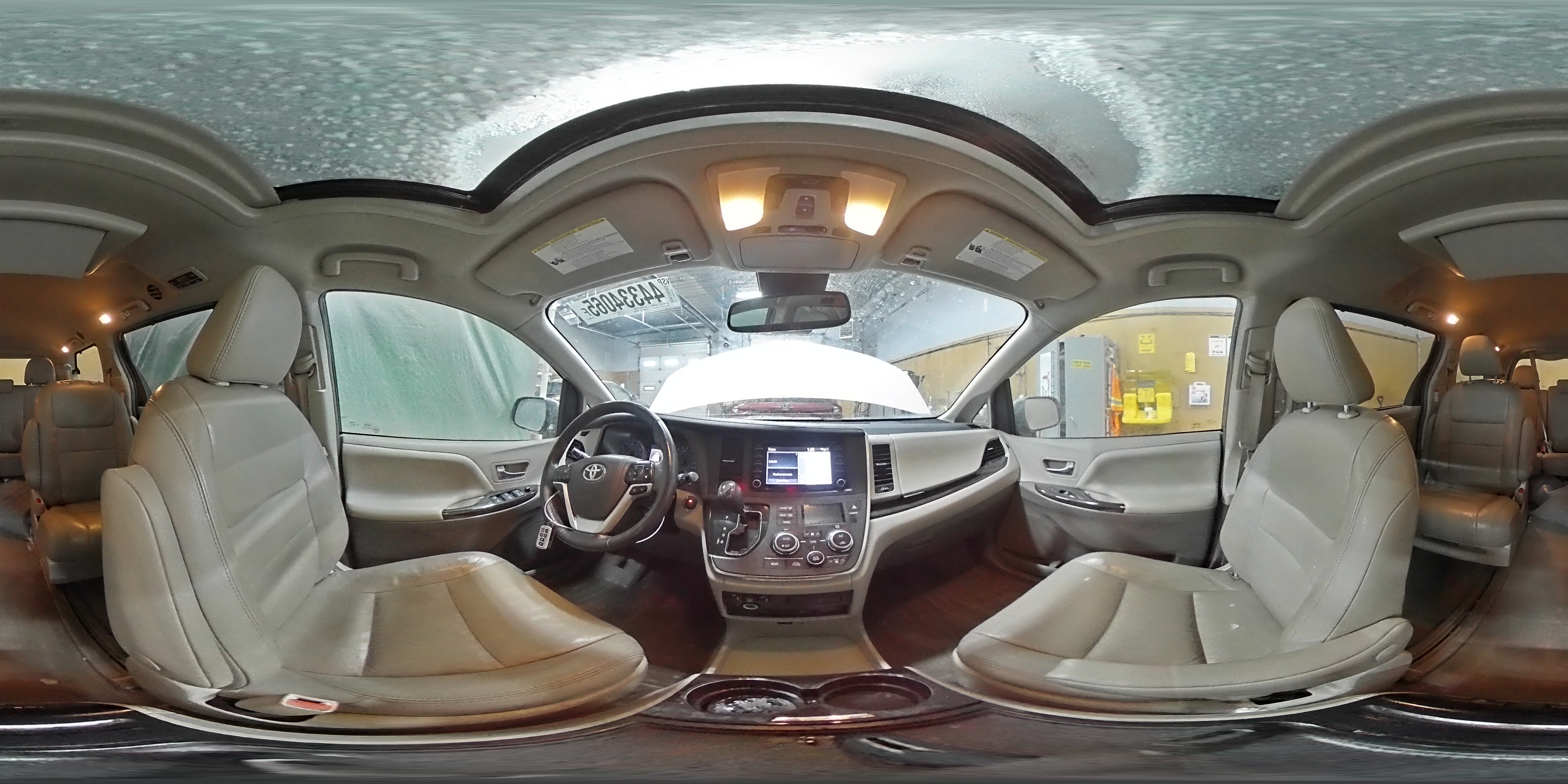 2018 Toyota Sienna - Image 16