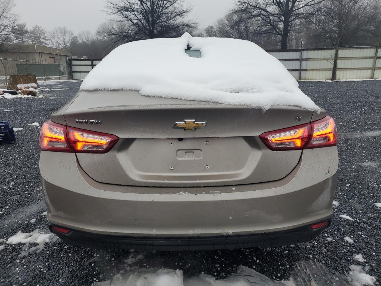 2022 Chevrolet Malibu - Image 6