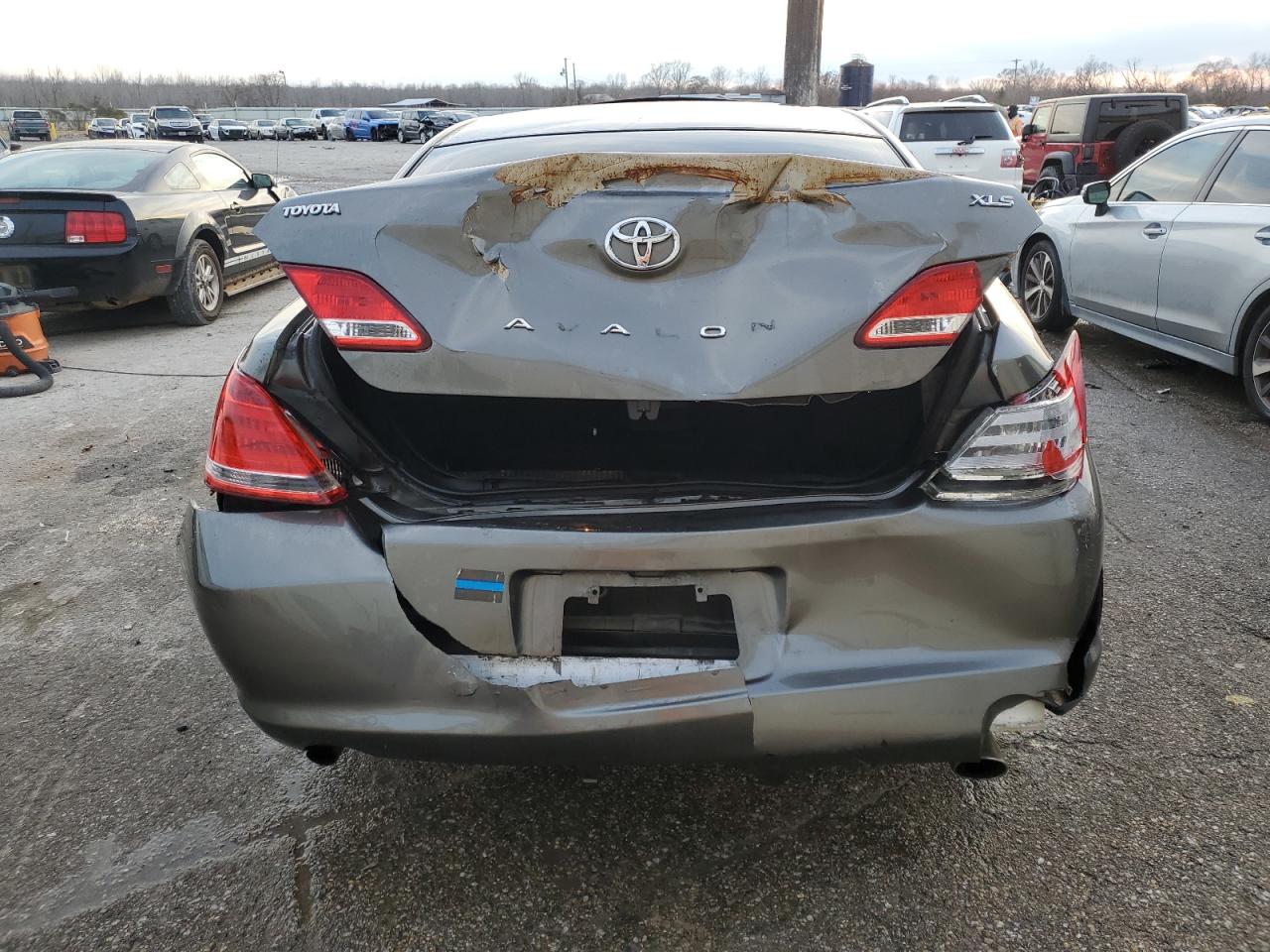 2006 Toyota Avalon - Image 6