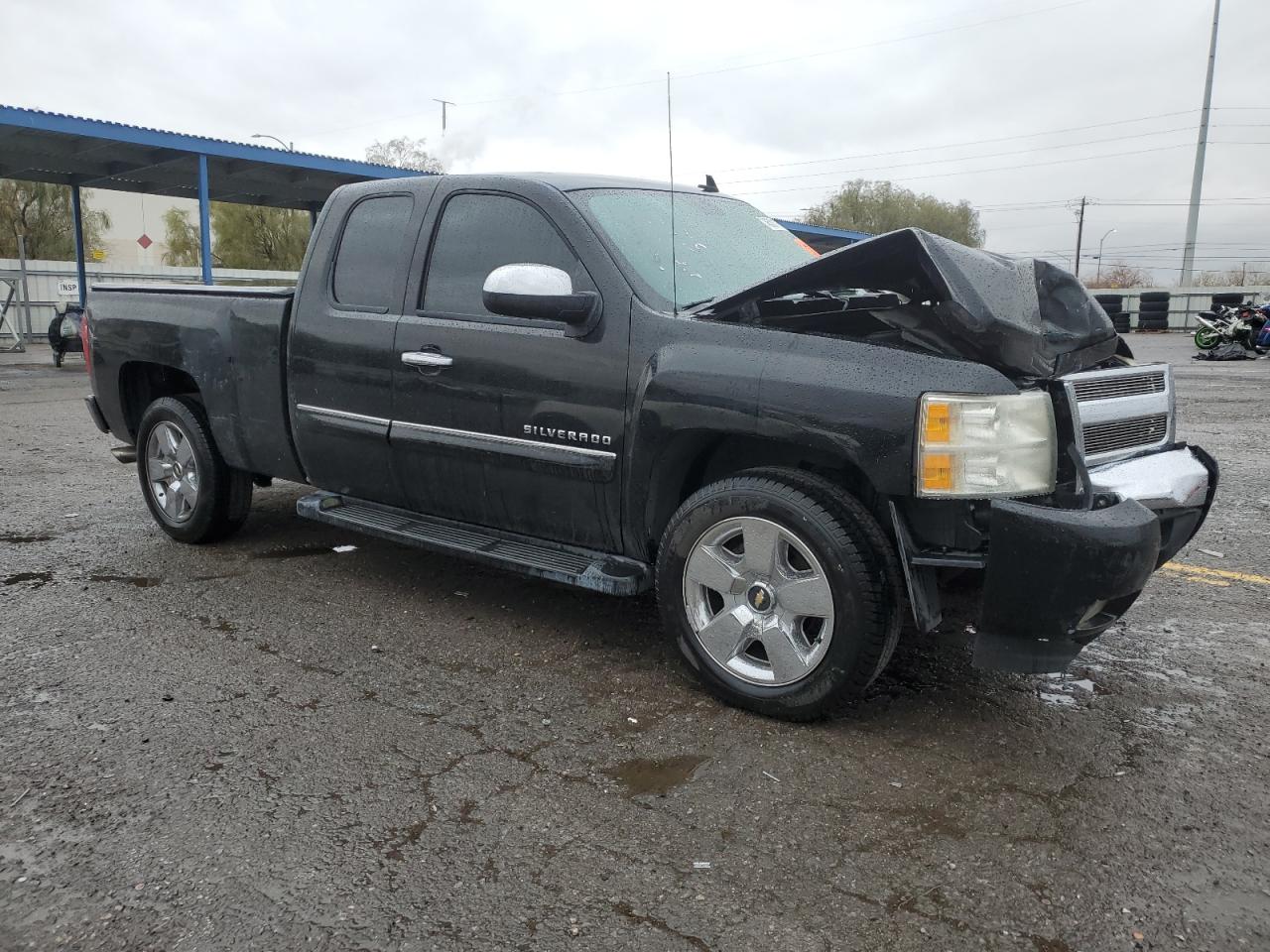 2011 Chevrolet Silverado - Image 4