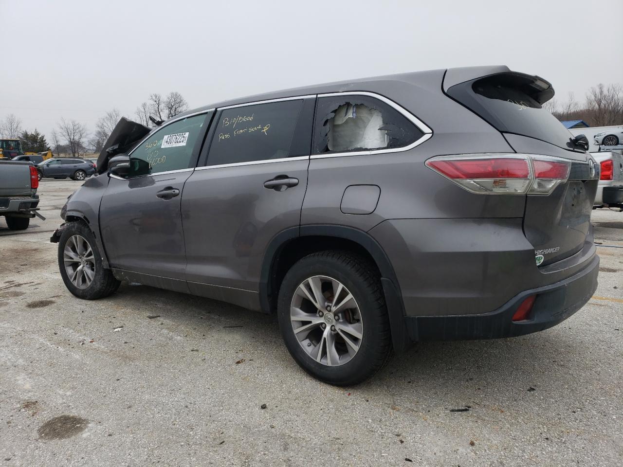 2015 Toyota Highlander - Image 2
