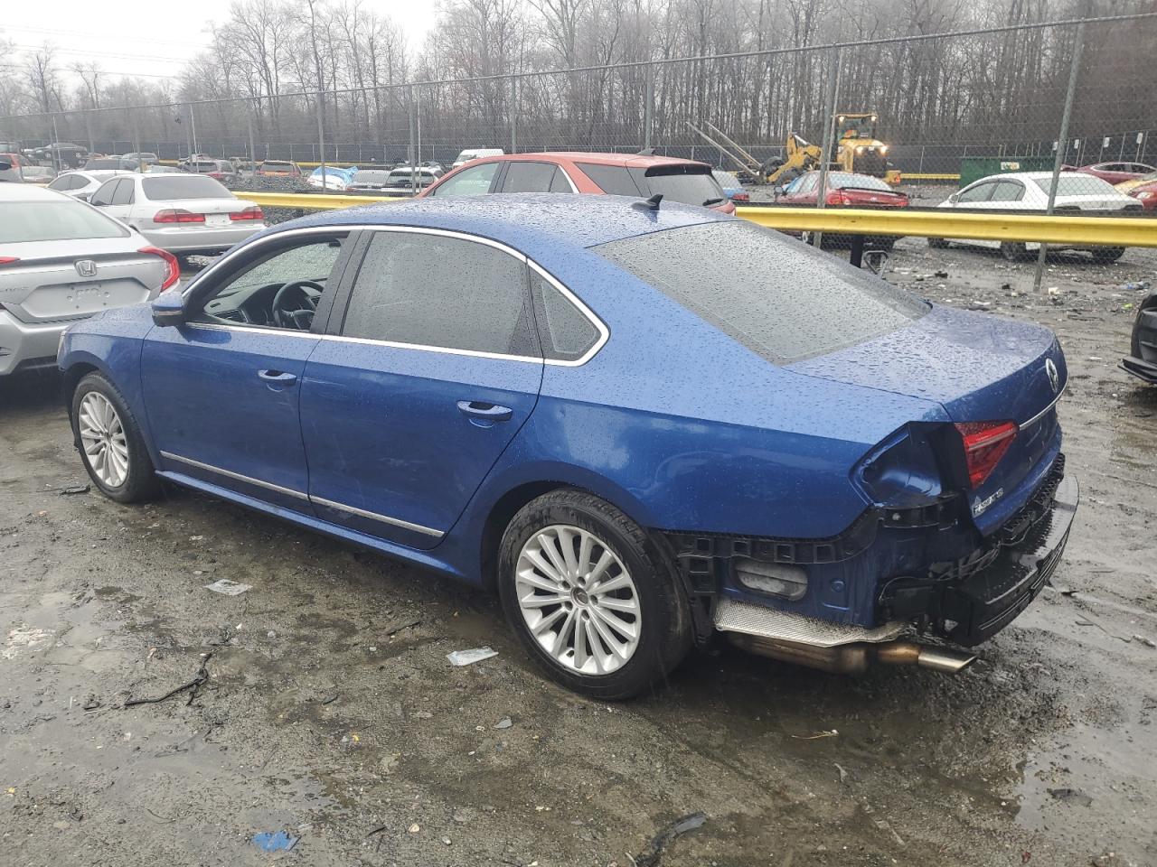 2017 Volkswagen Passat - Image 2