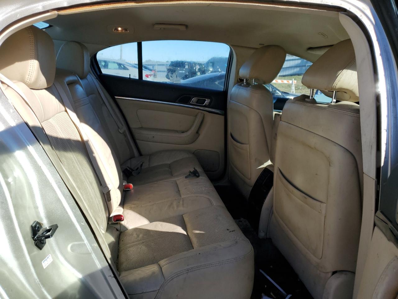 2011 Lincoln MKS - Image 11