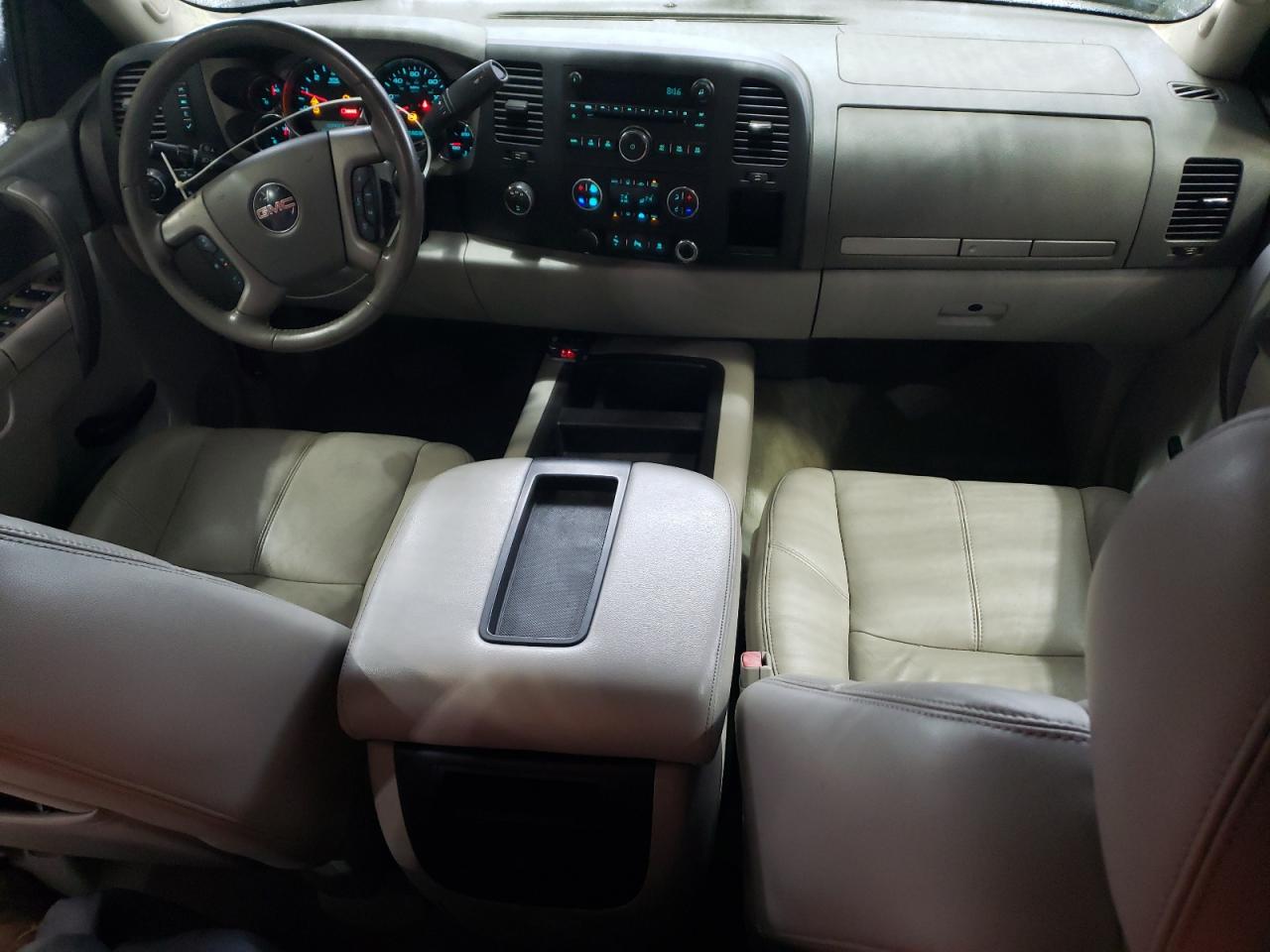 2011 GMC Sierra - Image 8