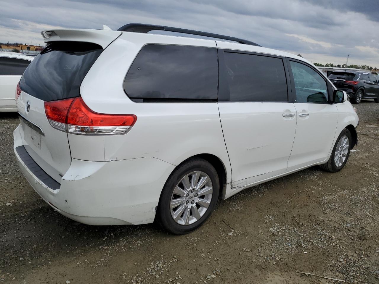 2011 Toyota Sienna - Image 3