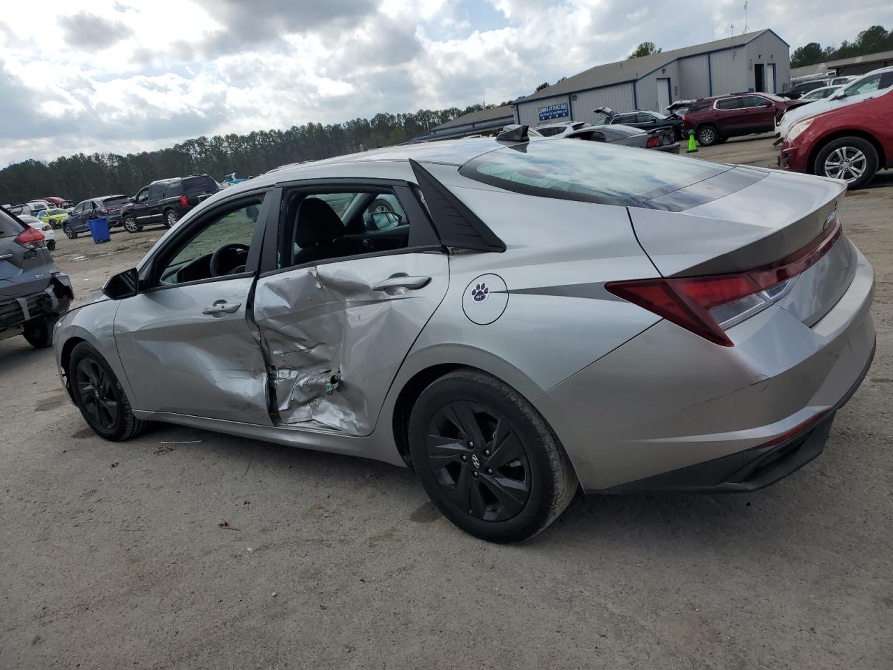 2022 Hyundai Elantra - Image 2
