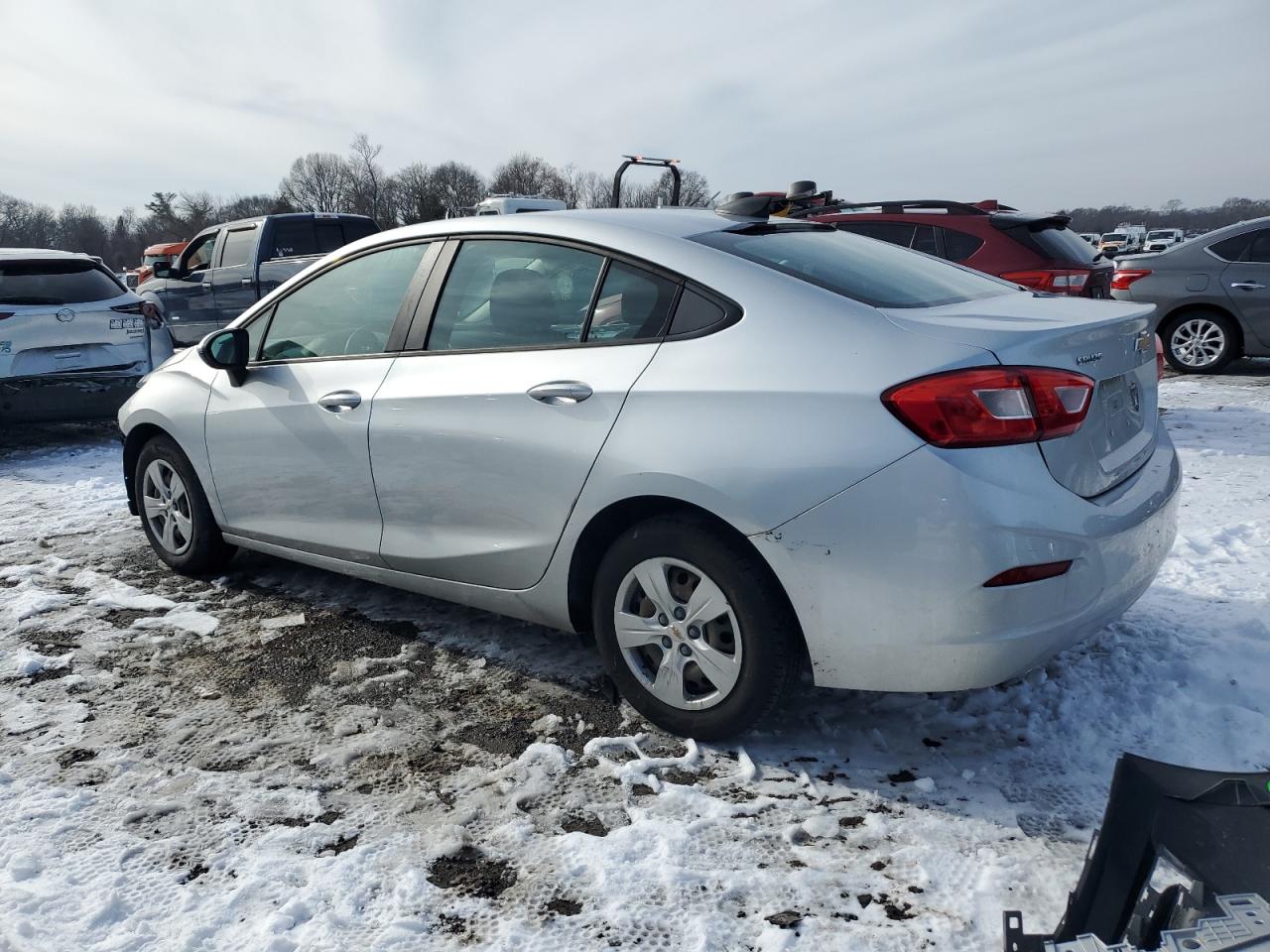 2018 Chevrolet Cruze - Image 2