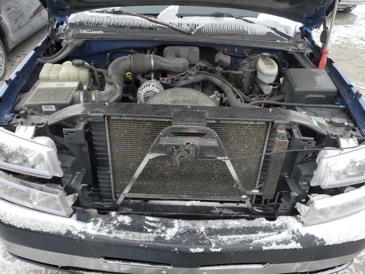 2003 Chevrolet Silverado - Image 11