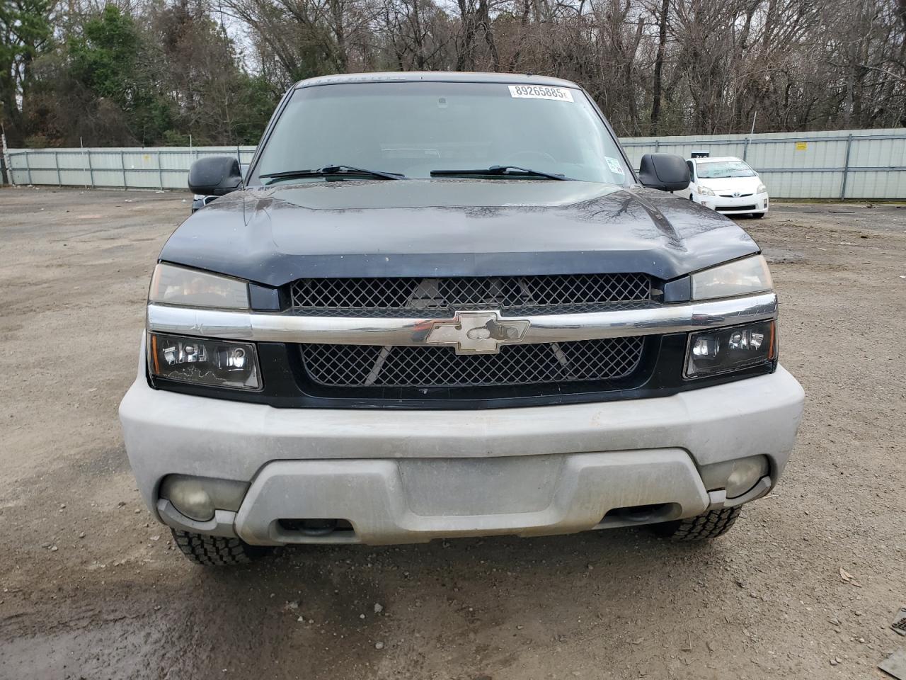 2002 Chevrolet Avalanche - Image 5
