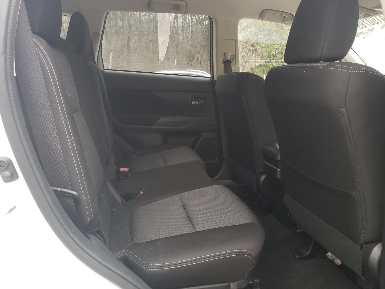 2018 Mitsubishi Outlander - Image 11