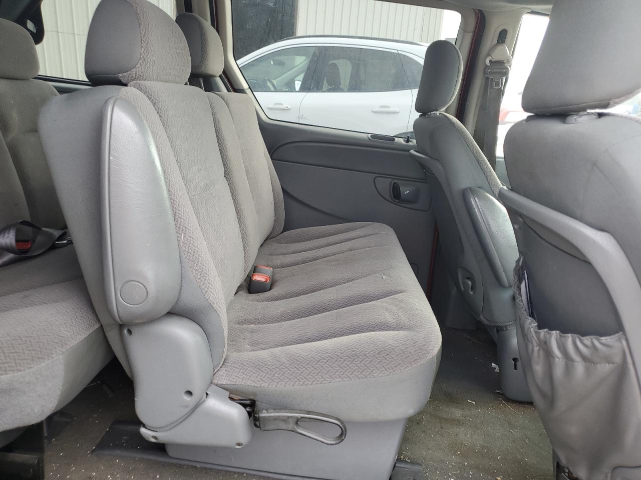 2006 Chrysler Town & Country - Image 11