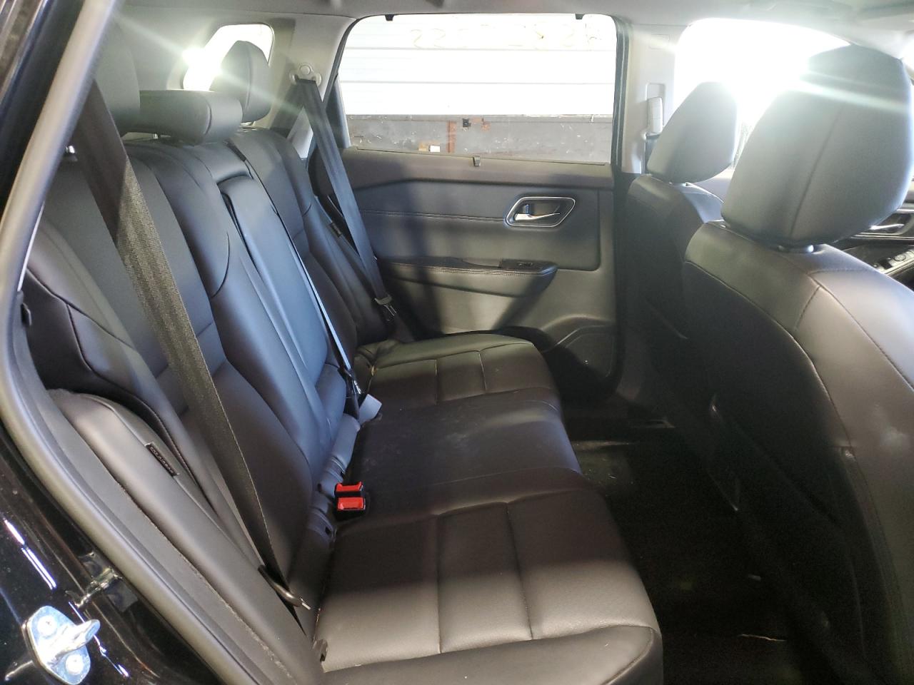 2021 Nissan Rogue - Image 10