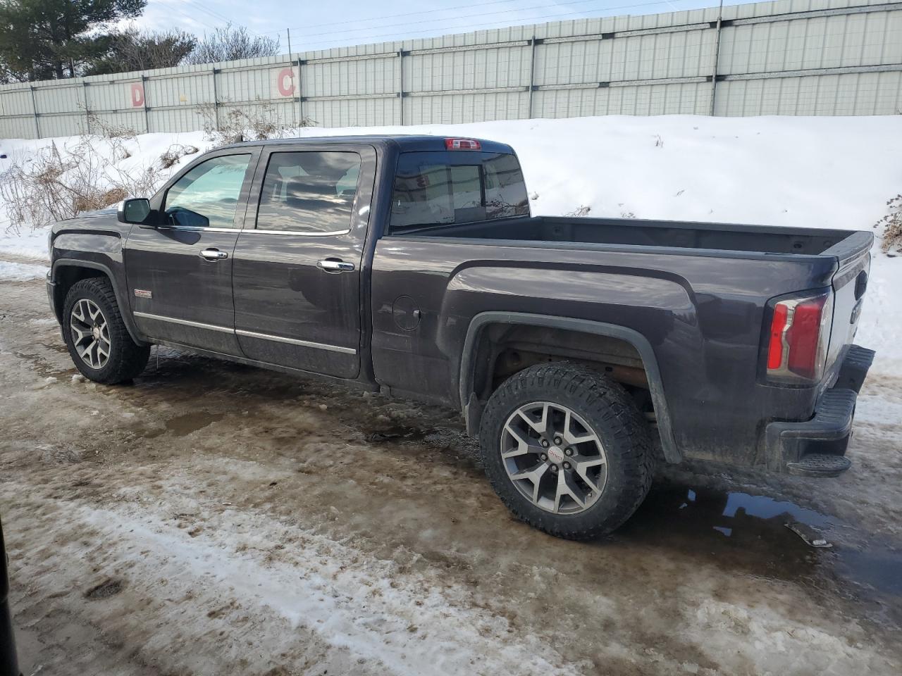 2016 GMC Sierra - Image 2