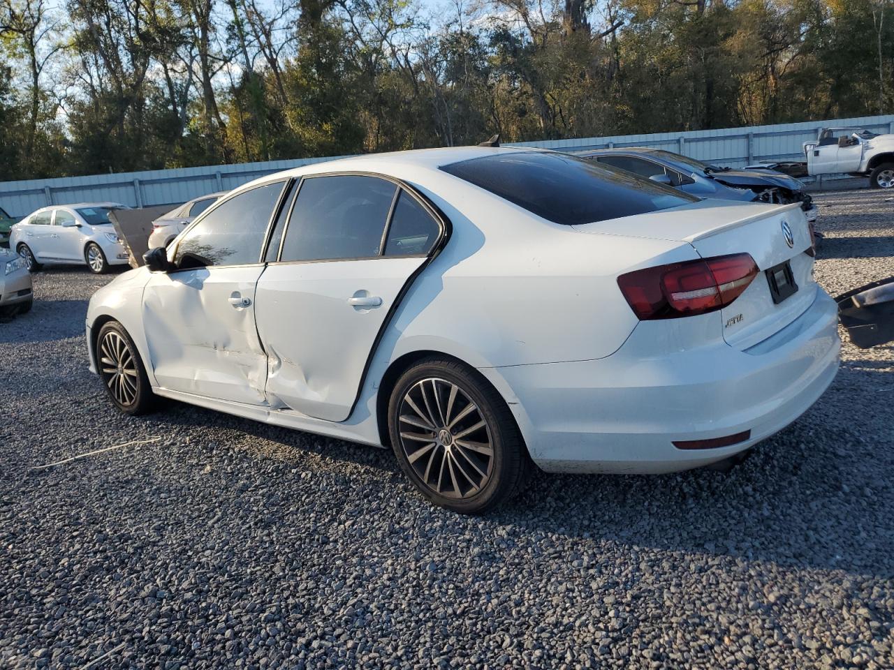 2016 Volkswagen Jetta - Image 2