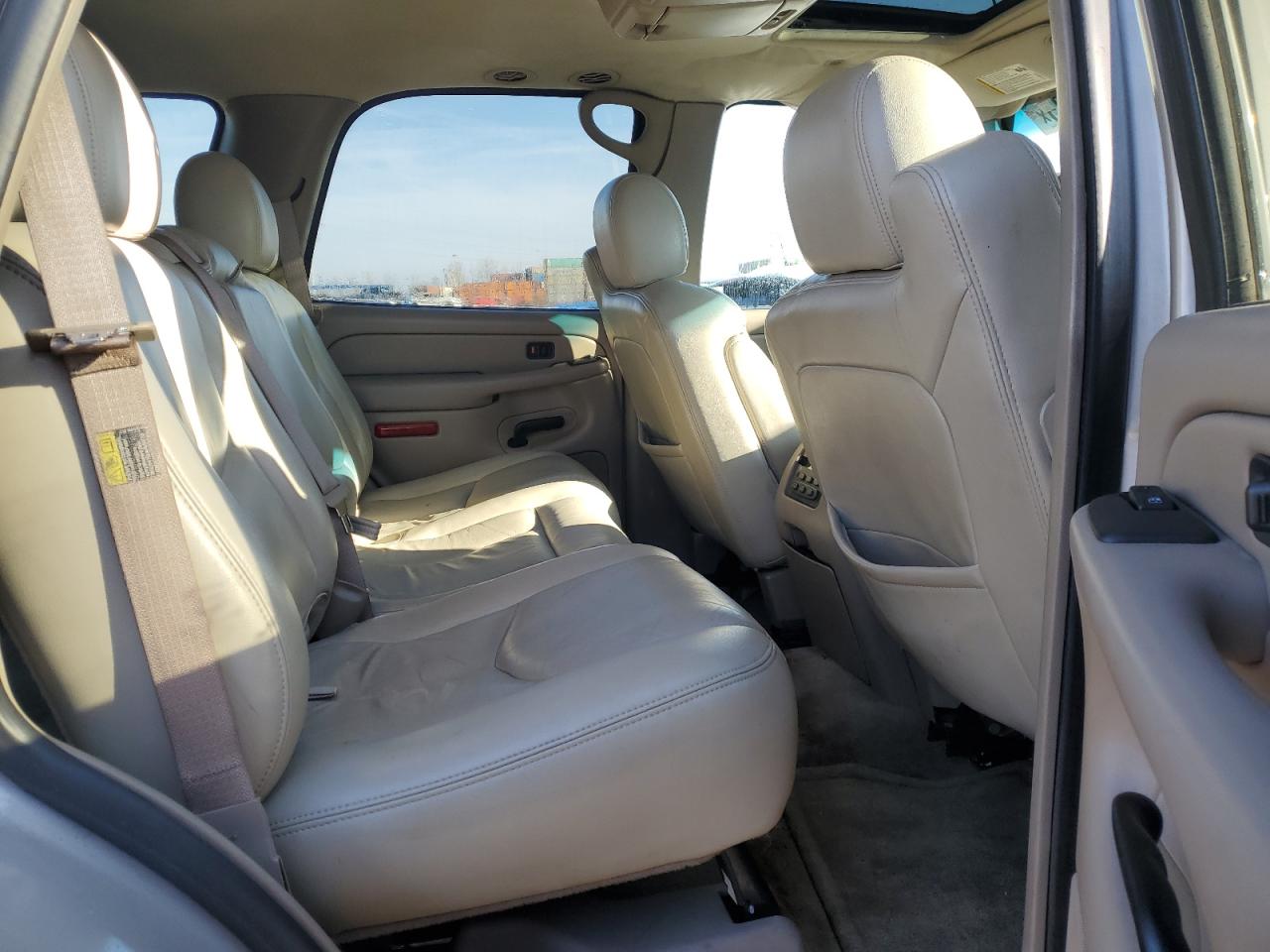 2005 Chevrolet Tahoe - Image 11