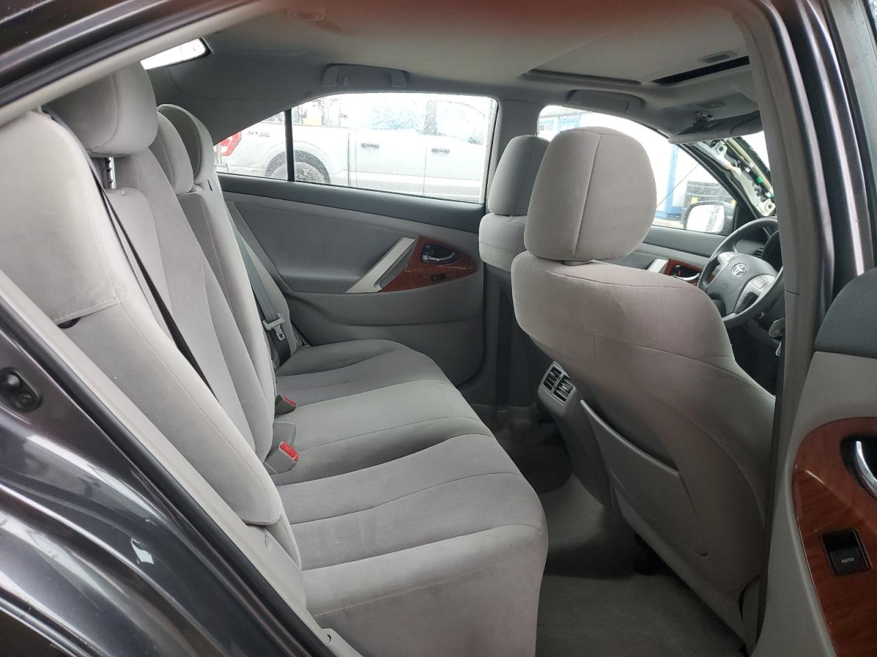 2011 Toyota Camry - Image 11