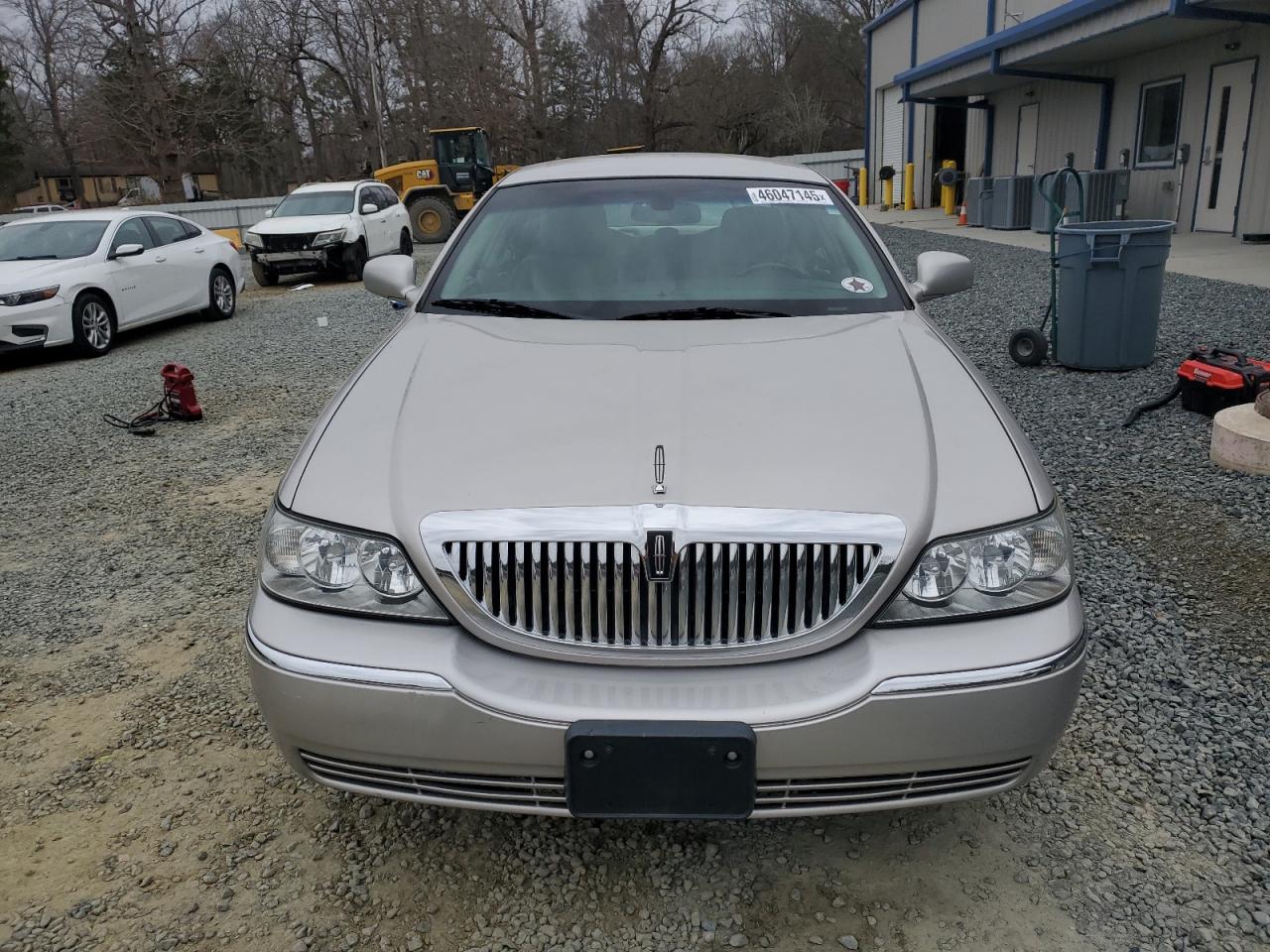 2011 Lincoln Town Car - Image 5
