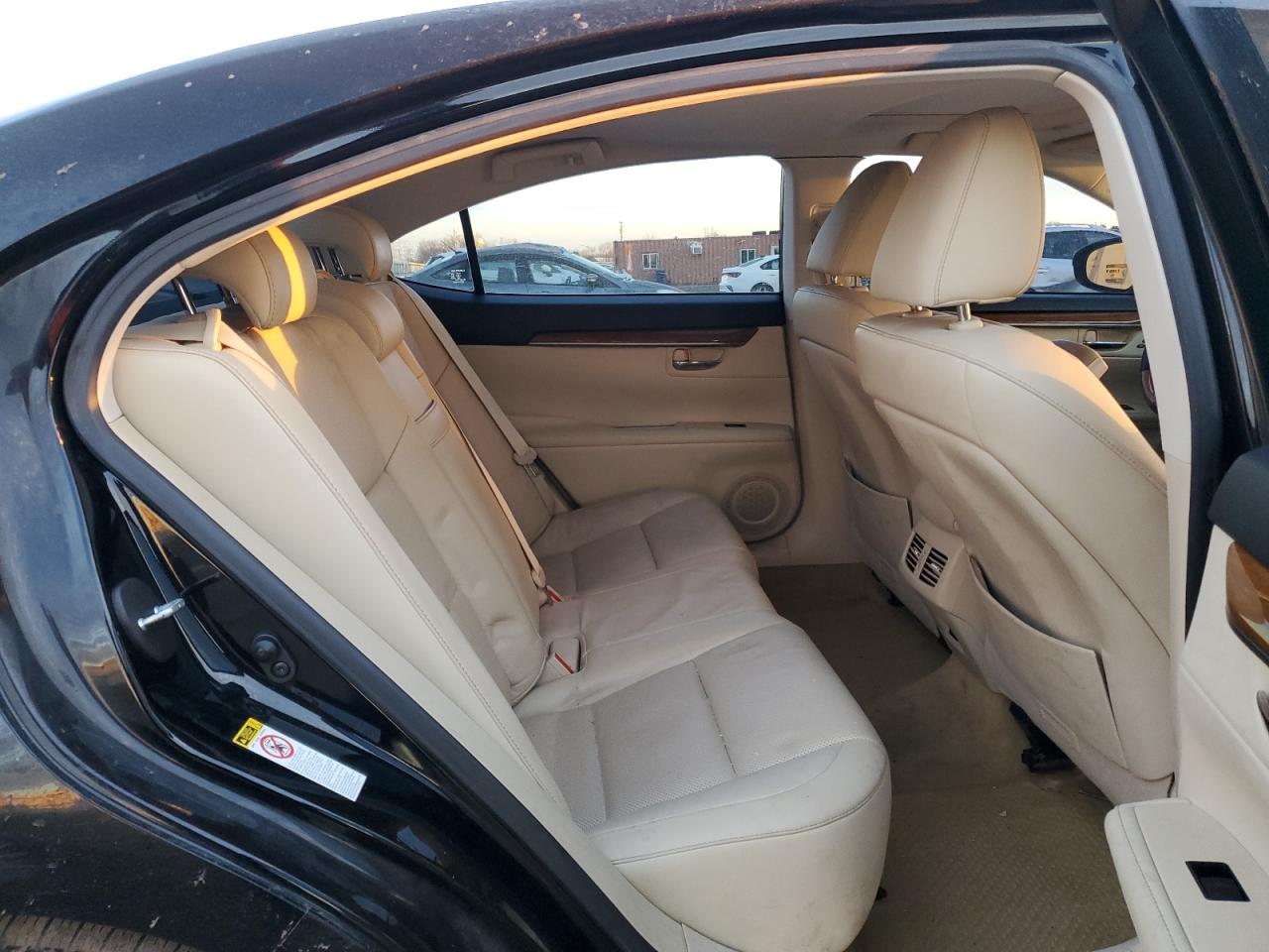 2014 Lexus ES - Image 10