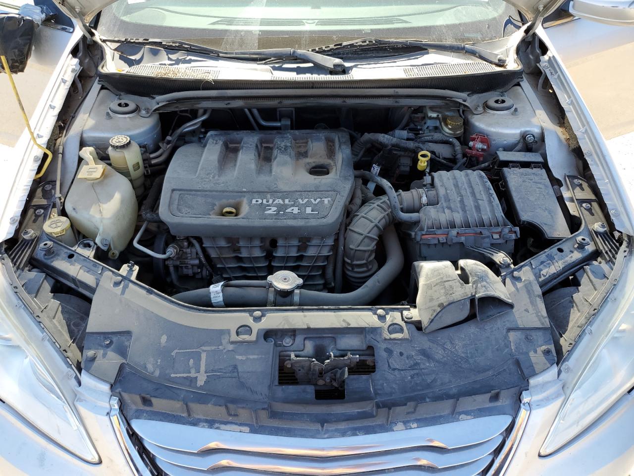 2012 Chrysler 200 - Image 12