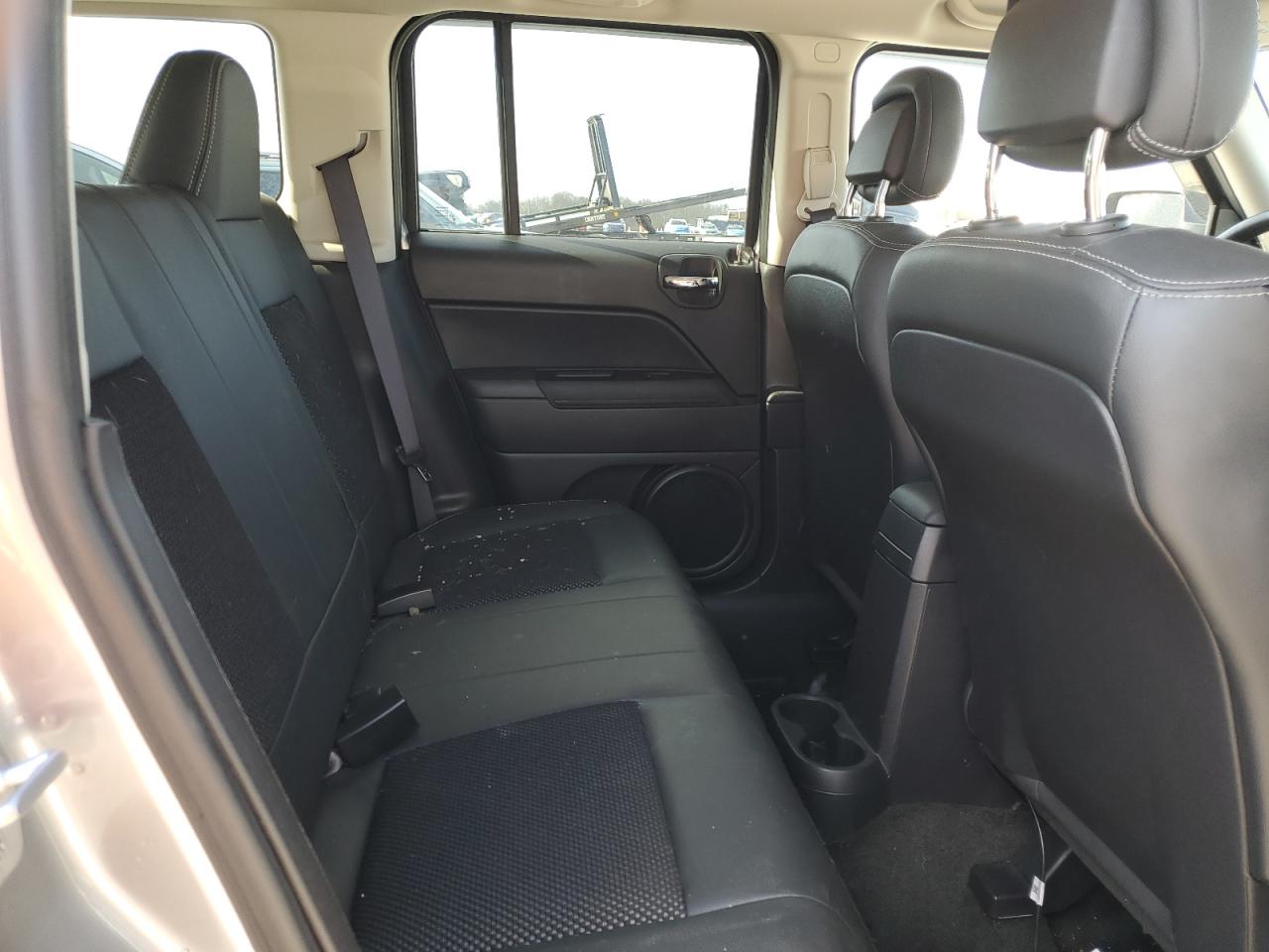 2017 Jeep Liberty (Patriot) - Image 11