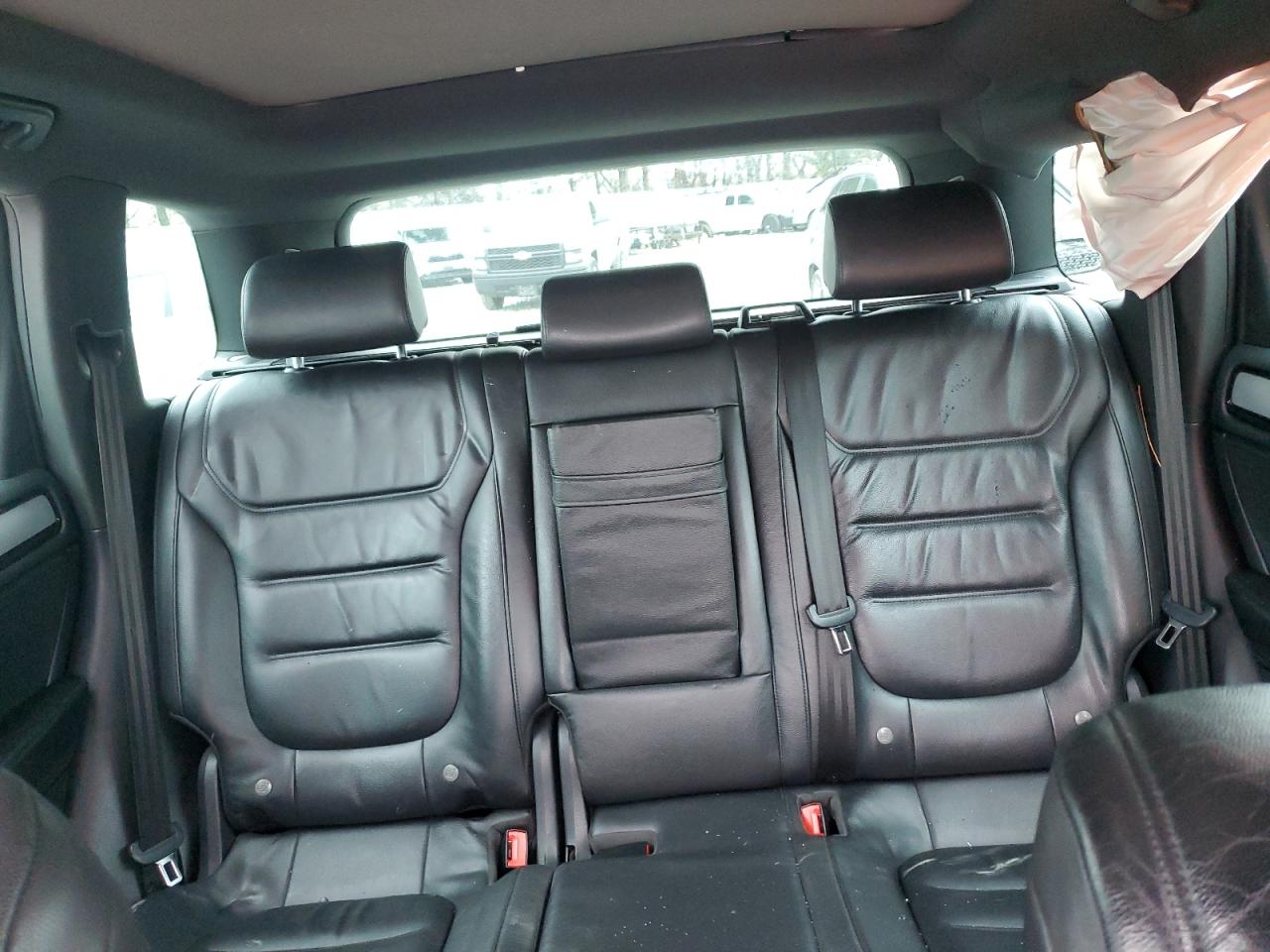 2014 Volkswagen Touareg - Image 10