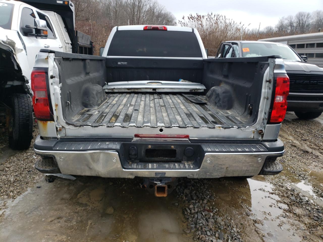 2015 Chevrolet Silverado - Image 6