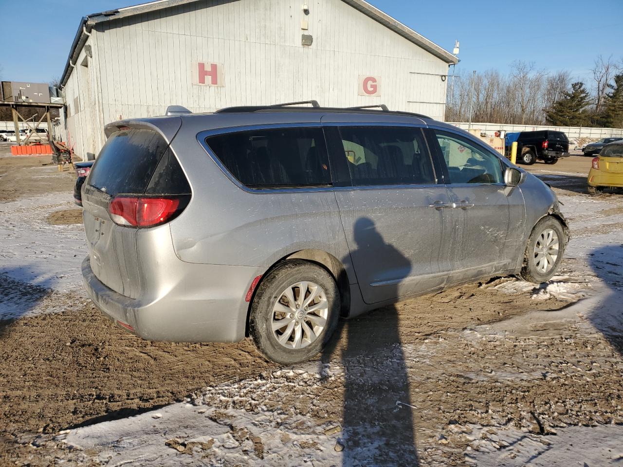 2017 Chrysler Pacifica - Image 3