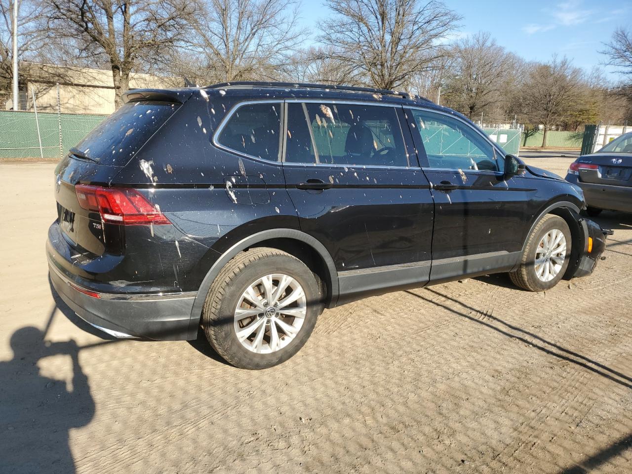 2018 Volkswagen Tiguan - Image 3