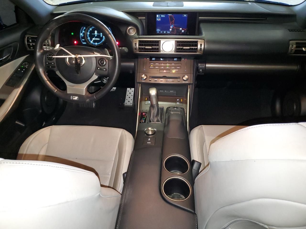 2016 Lexus IS - Image 8