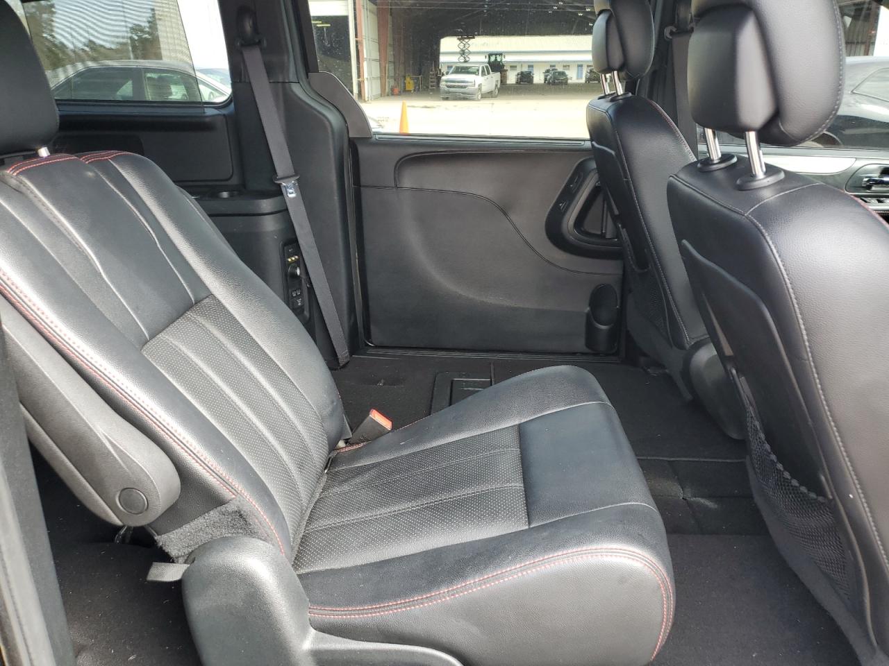 2016 Dodge Caravan - Image 11