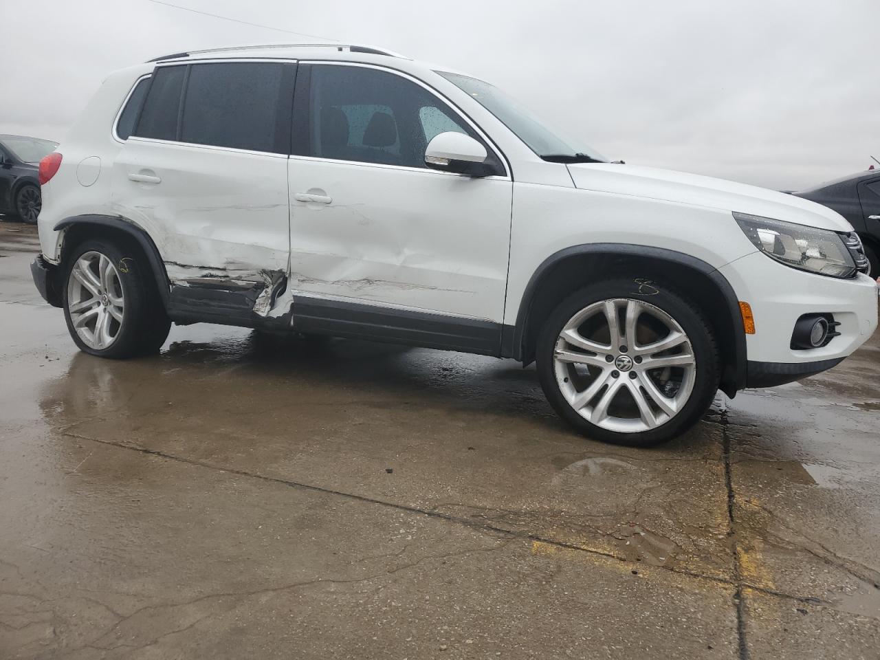 2016 Volkswagen Tiguan - Image 4