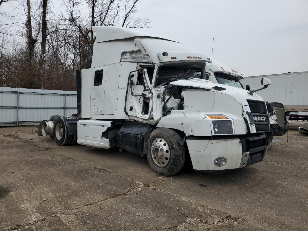 2024 Mack Anthem for Sale in West Mifflin, PA - Side