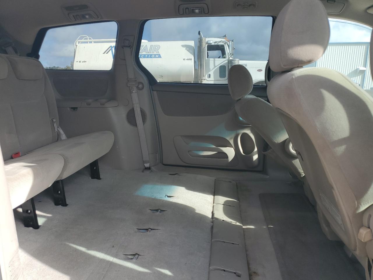 2004 Toyota Sienna - Image 11