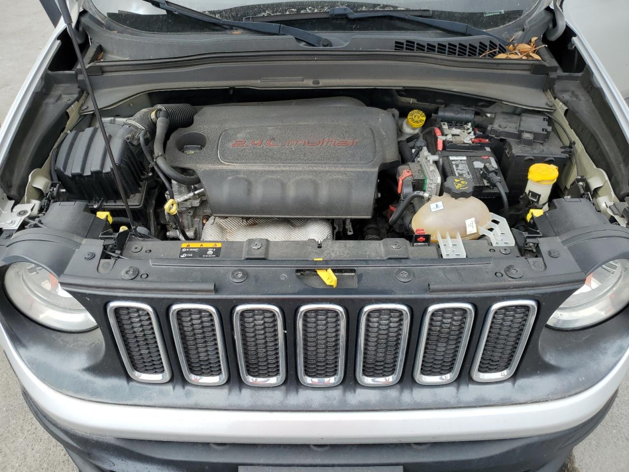 2017 Jeep Renegade - Image 12