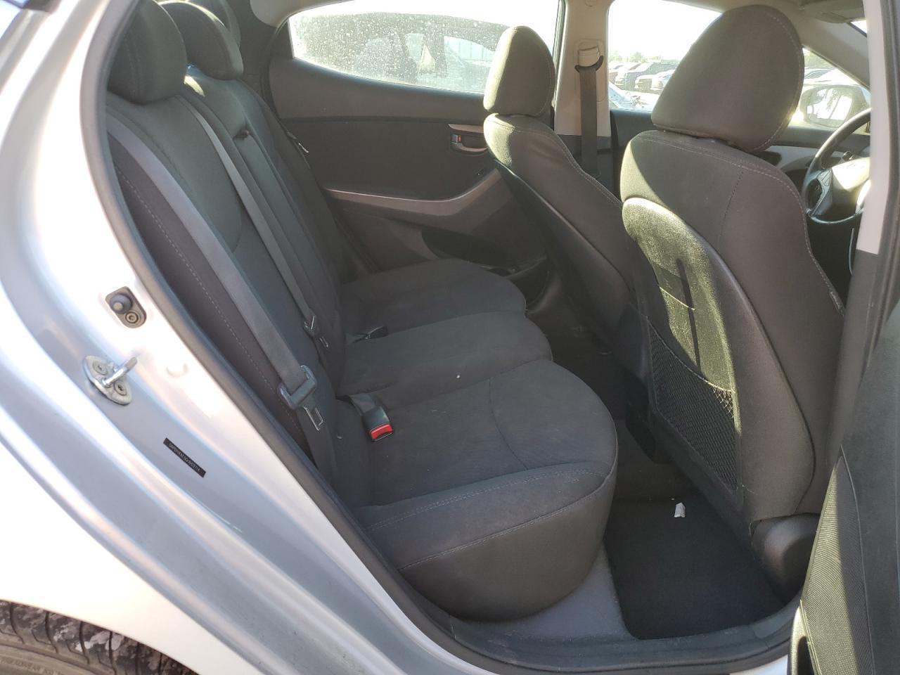 2016 Hyundai Elantra - Image 10