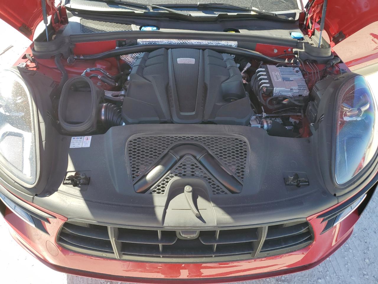2021 Porsche Macan - Image 13