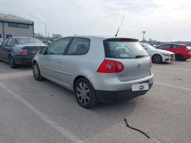 2005 VOLKSWAGEN GOLF FSI S