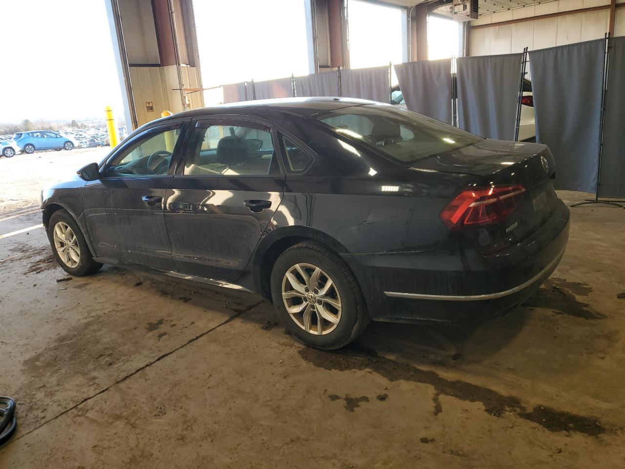 2018 Volkswagen Passat - Image 2