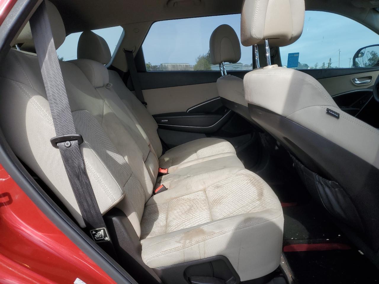 2017 Hyundai Santa Fe - Image 11