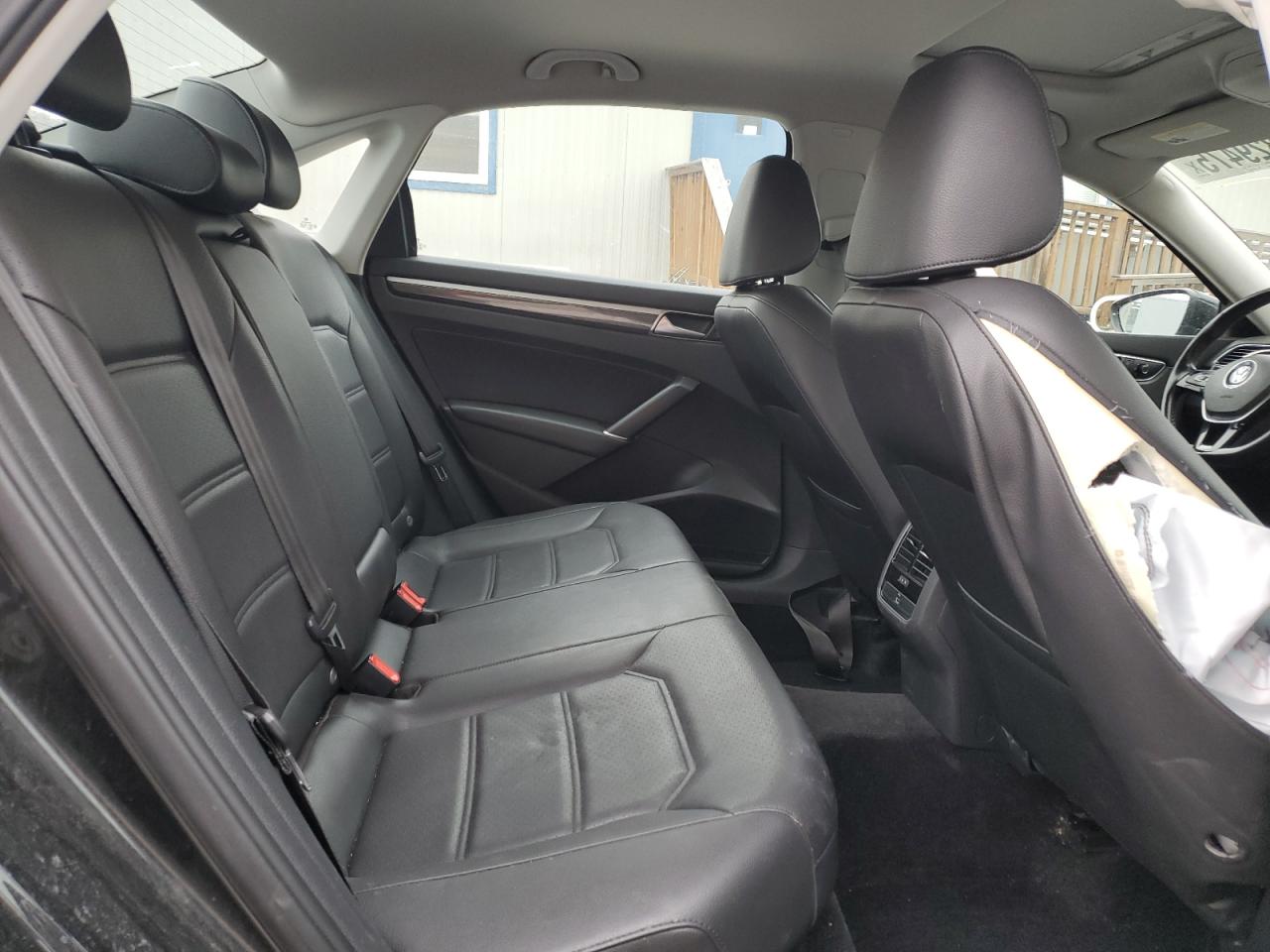 2016 Volkswagen Passat - Image 10