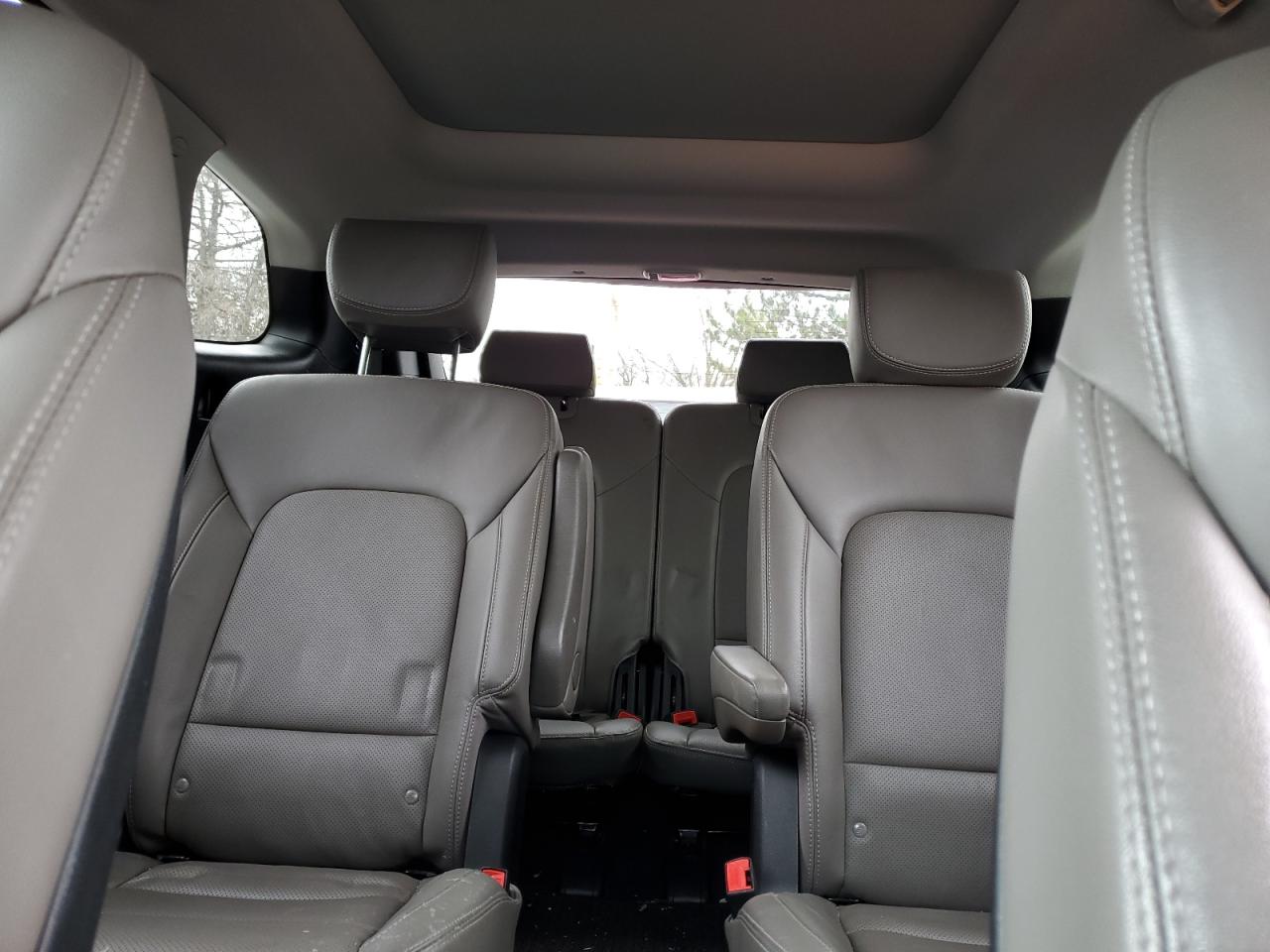 2017 Hyundai Santa Fe - Image 10