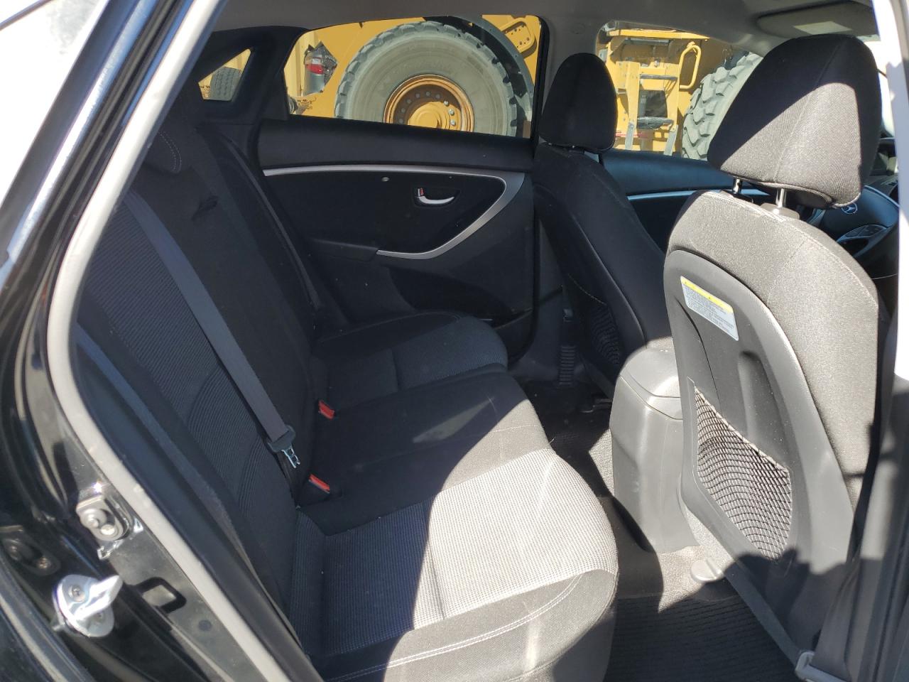 2016 Hyundai Elantra - Image 10