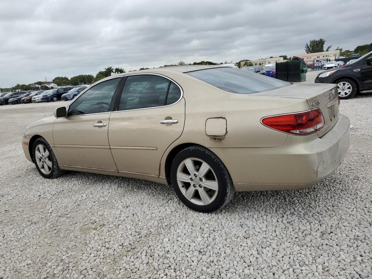 2005 Lexus ES - Image 2