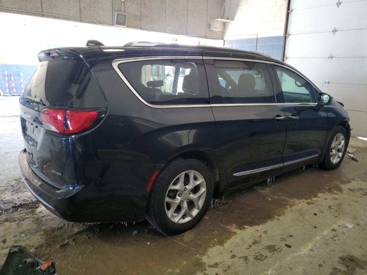 2019 Chrysler Pacifica - Image 3