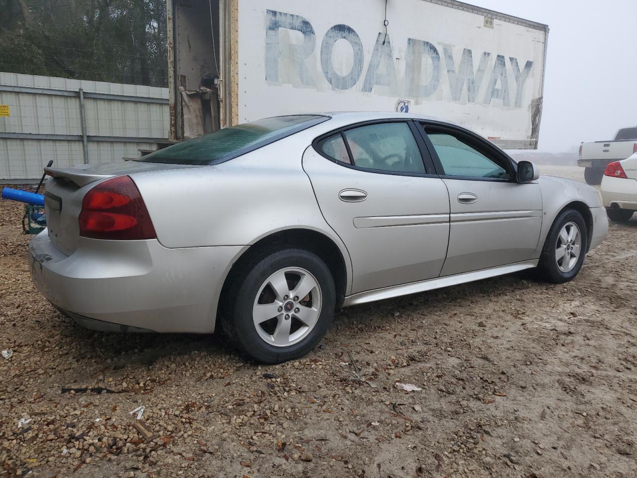 2006 Pontiac Grand Prix - Image 3