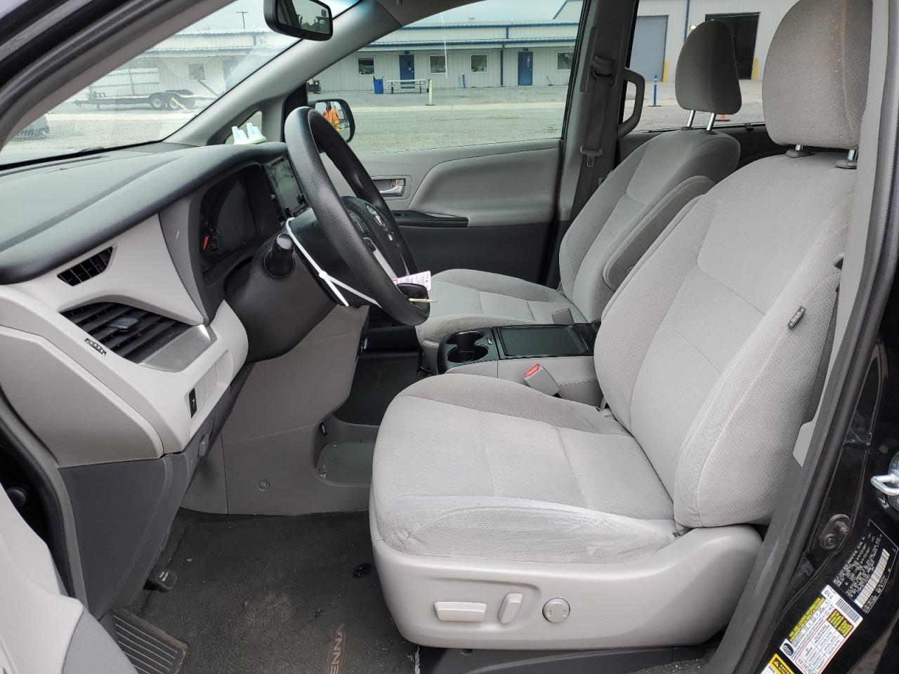 2015 Toyota Sienna - Image 7
