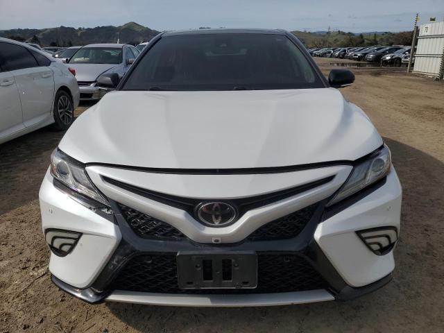  TOYOTA CAMRY 2019 Белы