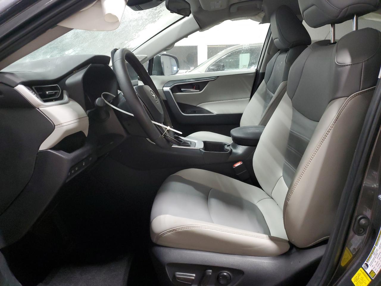 2024 Toyota RAV 4 - Image 7